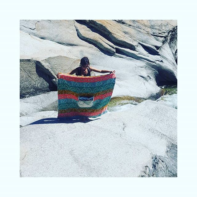 Picnic bag akagii : schéma 4/9
Le sac se transforme en couverture
#schema #transformation #turninto #upanddown #velcro #teamnatural #swimmingpools